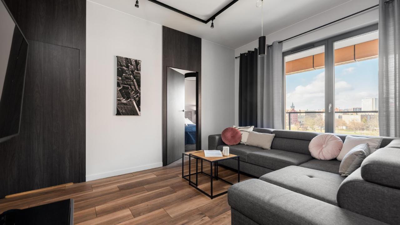 Flatbook - City Center Apartments Brabank With Parking 그단스크 외부 사진