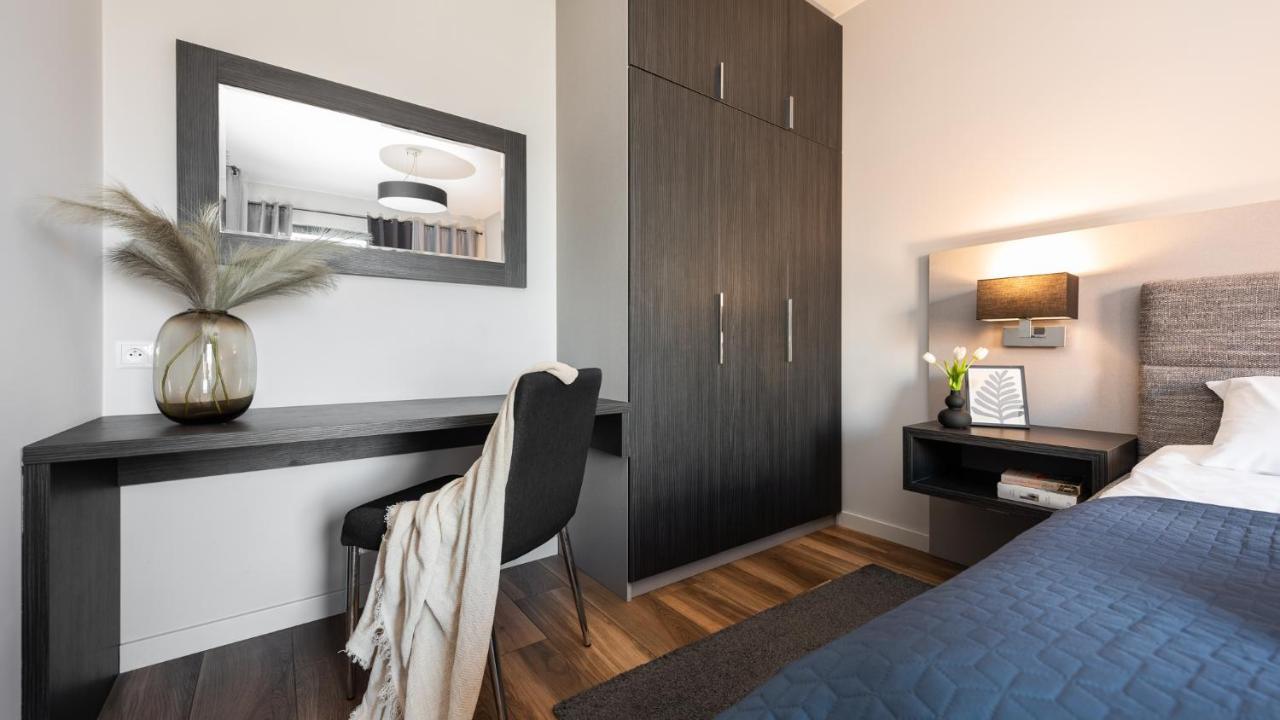 Flatbook - City Center Apartments Brabank With Parking 그단스크 외부 사진