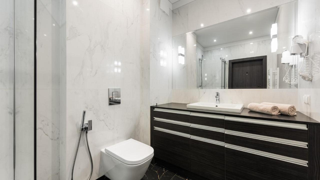 Flatbook - City Center Apartments Brabank With Parking 그단스크 외부 사진