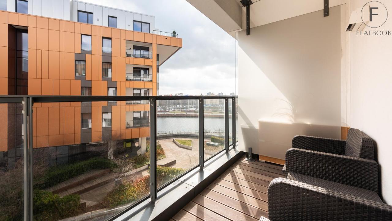 Flatbook - City Center Apartments Brabank With Parking 그단스크 외부 사진